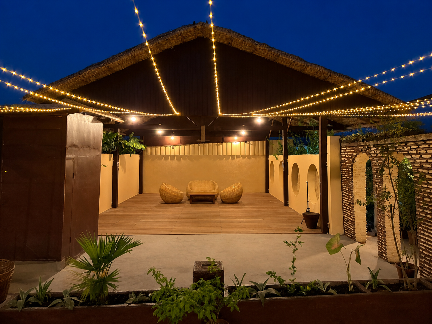 Terrasse illuminée de ThaoNhi la nuit